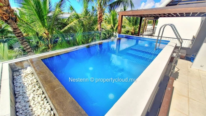 2-bed penthouse in a prestigious parc