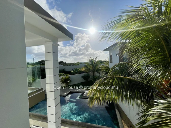 Luxurious Villa PDS for Rent in Grand Baie with Private Pool, 4 Bedrooms, and Modern Amenities - Rs 160,000