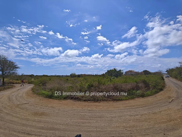 FOR SALE – RESIDENTIAL LAND IN MONT MASCAL – NORTH Located in a highly sought-after area, this residential plot in Mo...