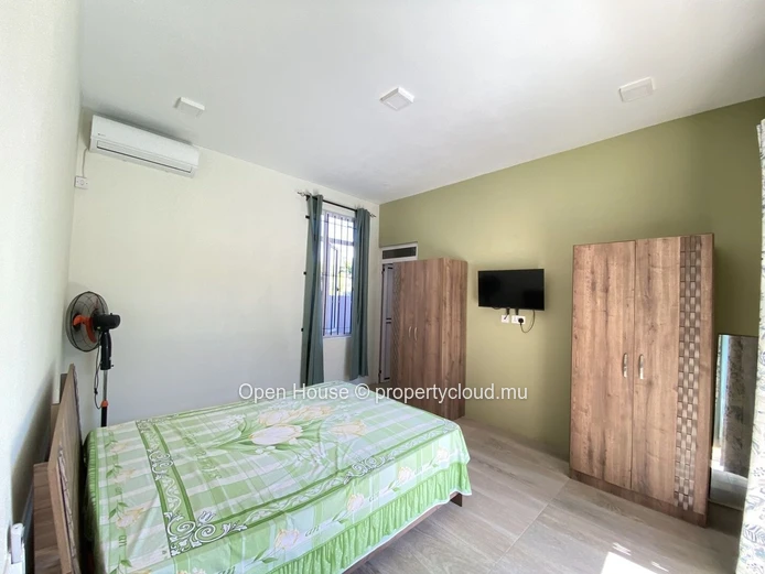 Vente Marché local - belle et grande villa lumineuse de 5 chambres entièrement meublée avec piscine privée - Calodyne