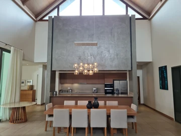 5 Bedroom Villa