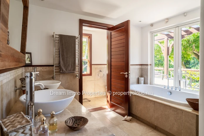 Villa meublée de 3 chambres au cœur de la nature dans le domaine golfique Heritage Villas Valriche à Bel Ombre – Ile ...