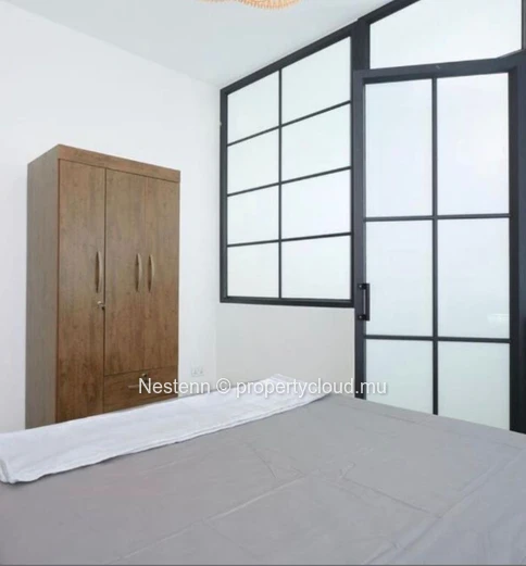 3-bed modern apartment steps from the beach