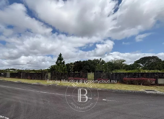 Côte d'Or / Highlands - Residential Plot of Land for Sale - 1,596.79 sqm