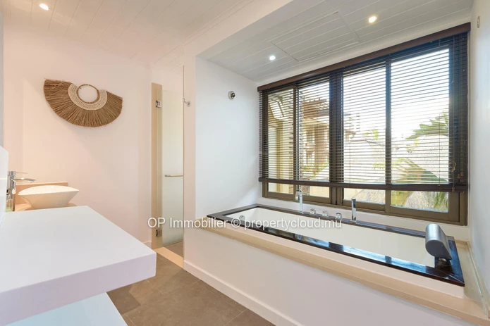 Appartement RES 2 chambres à vendre à Grand Baie avec piscine