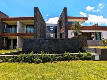 5 Bedroom Villa