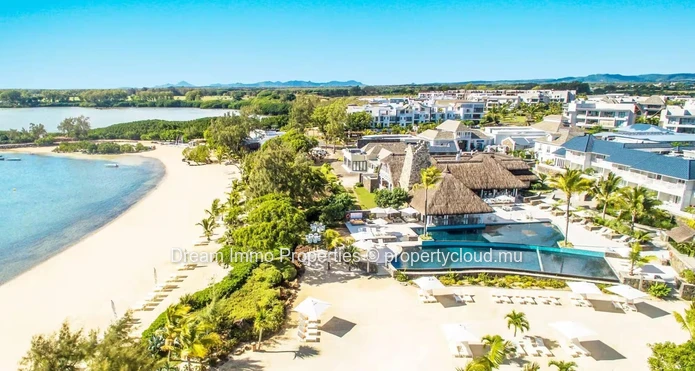 Superbe Villa Sur Le Golf A Azuri Village Avec Acces Hotel Radisson Blu – Ile Maurice