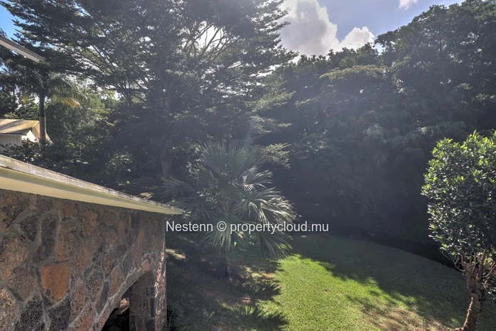 Élégante maison de 3 chambres à louer à Moka – Cadre paisible au bord de la rivière