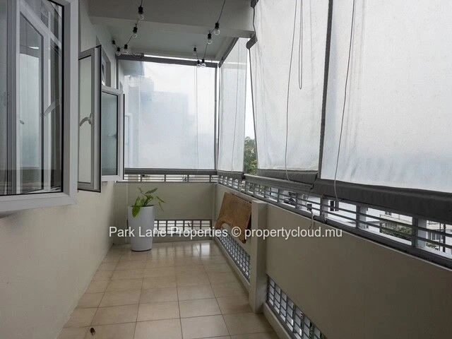 Appartement moderne et bien entretenu de 2 chambres avec terrasse à Floréal