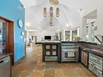 5 Bedroom Villa