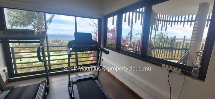 Penthouse en duplex avec vue panoramique sur la mer