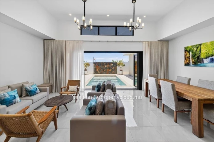 Sleek 3 en-suite bedroom villa 