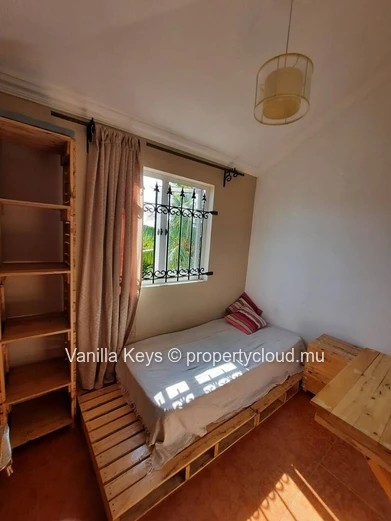 Élégante Maison Familiale avec Piscine à Vendre  a St Antoine