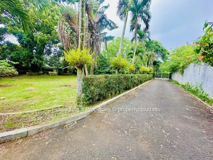 Multi Family Paradise in Vieux Quatre Bornes – Investment Opportunity Awaits!