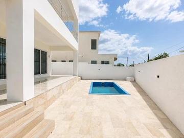 5 Bedroom Villa