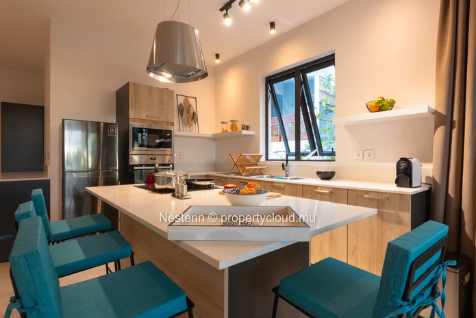 Magnificent 3-bed apartment in residence in a quiet area.