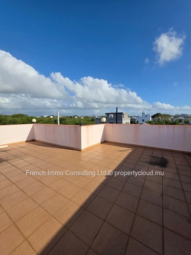 Villa 4 chambres plus jardin et piscine a pereybere