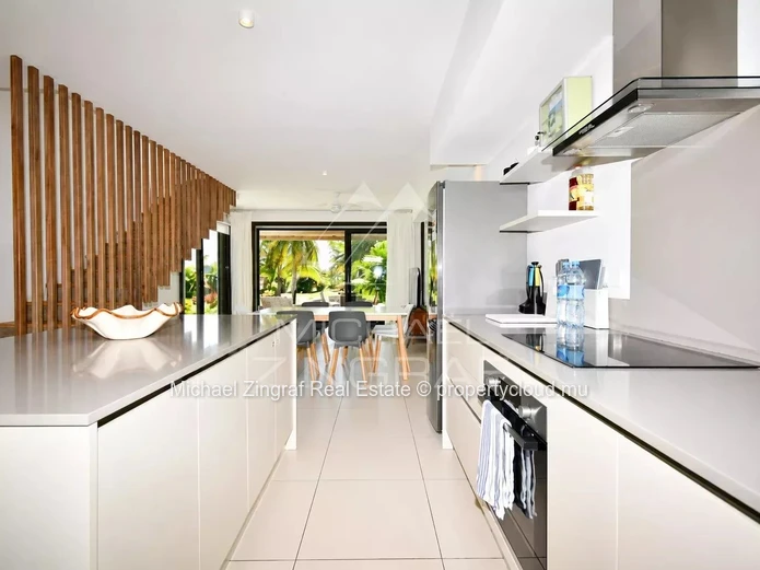 Duplex avec vue mer et piscine privée – Calodyne