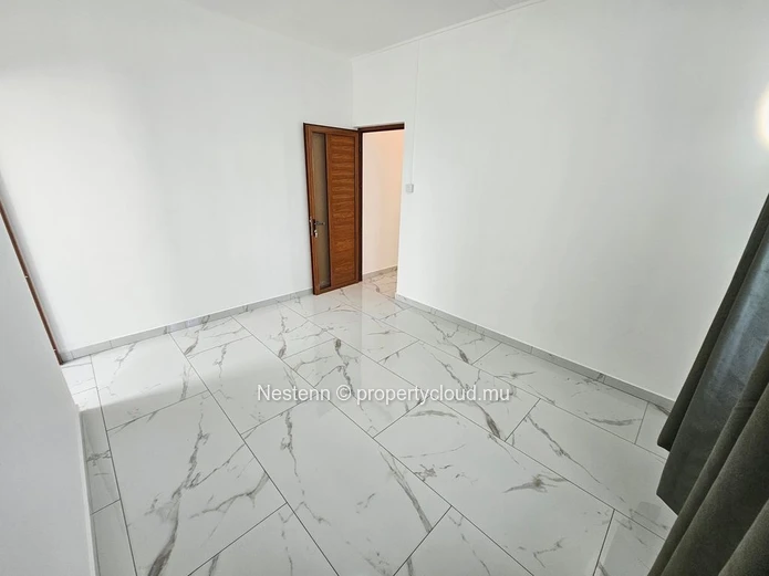 Duplex moderne et neuf de 3 chambres avec vue sur les montagnes 
