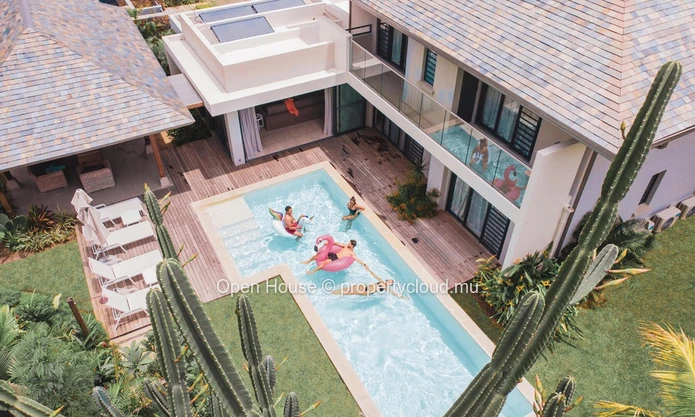 VILLA PDS à vendre, RIVIERE NOIRE, 248m², terrain 688m², 4 chambres, piscine privée, options web, accessible aux étra...
