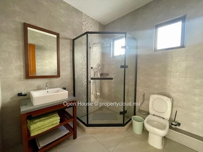Luxurious Villa PDS for Rent in Grand Baie with Private Pool, 4 Bedrooms, and Modern Amenities - Rs 160,000
