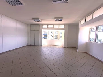 Bureau de 3 Chambres