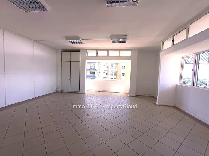 Bureau - 914ft2 - Quatre Bornes - Ref. BU99103LO