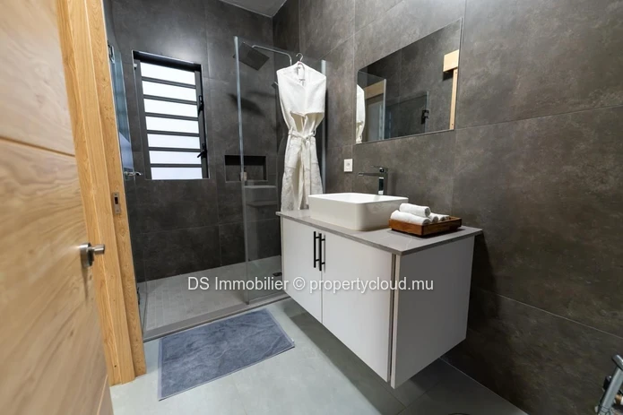 À Vendre-Villa Plain-Pied Moderne -Semi Meublèe – Mont Mascal-Nord