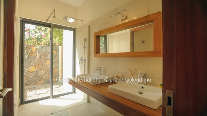 Luxurious Villa for Sale - Cap Tropical 2, Mauritius - Elegance and Investment Opportunity