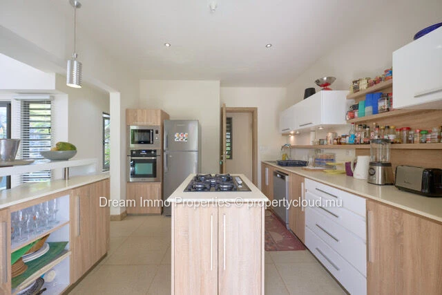 Elegant 3-bedroom villa near the sea at Clos du Littoral, Grand Baie - Mauritius