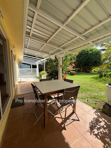 SPACIOUS FAMILY RESIDENCE WITH INDEPENDENT STUDIO & EXTENSIVE OUTBUILDINGS Pereybere Grand Baie.