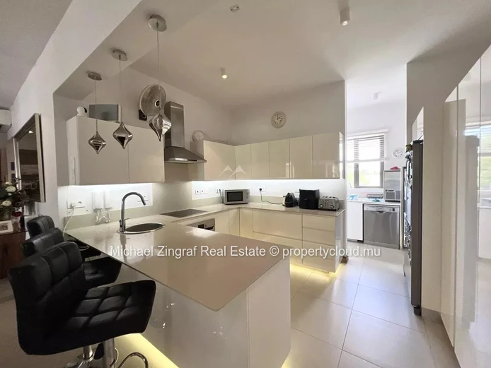 Private Beach Access - Penthouse in Pereybere