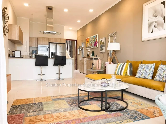 Prestige 3-bedroom ground-floor apartment with private garden and panoramic sea view