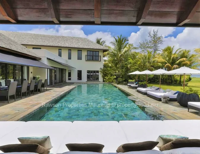 Elegant Villa In A Golf Estate With Sea View.