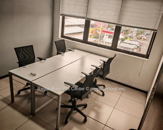Accès tout inclus à des espaces de bureau professionnels pour 4 personnes à Regus Grand Bay Central