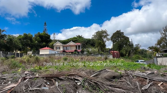 Prime  residential Plot of 1,046 m² – Ideal for your dream home