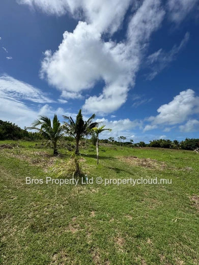 TERRAINS RÉSIDENTIELS À VENDRE - St Antoine, Goodlands | 270 000 roupies par perche | 10 parcelles au total - Seuleme...