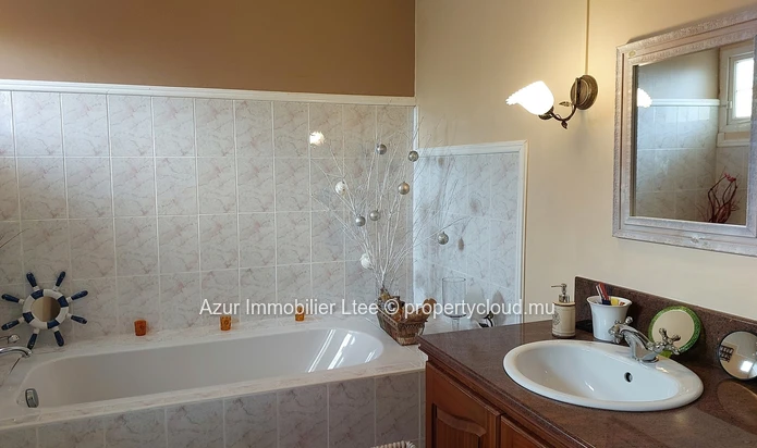 FLOREAL: 4-bedroom house
