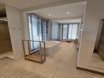 5 Bedroom Villa