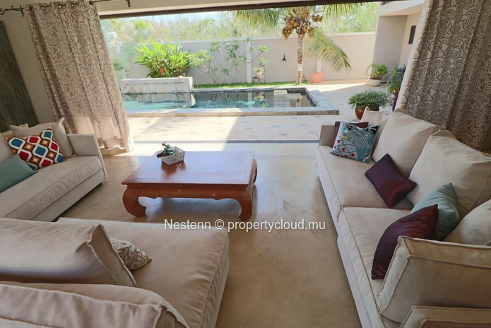 Domaine résidentiel avec 1 villa et 4 bungalows - Avec permis.