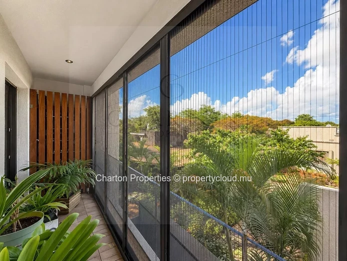 Luxury 3-bedroom en suite apartment with access to the facilities of a private estate