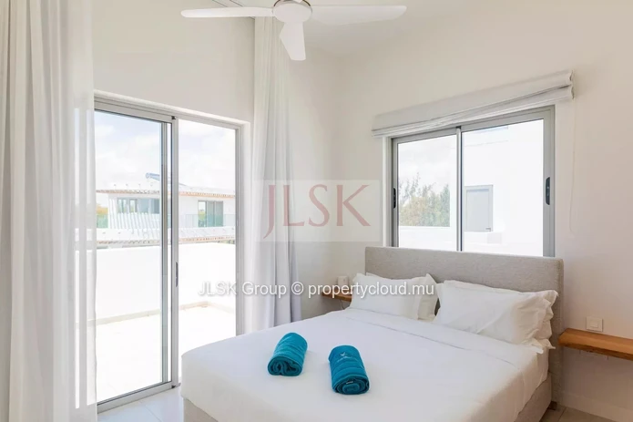 On the beach, Penthouse with view