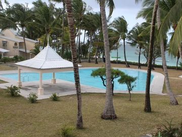 To rent - Beachfront furnished and equipped duplex in a 24/7 secured residence in Belle Mare