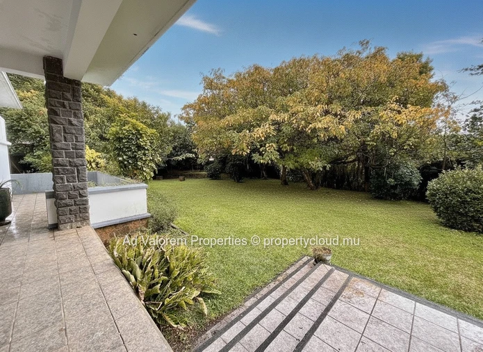 À Vendre : Grande Maison Familiale de Charme – Plein Cœur de Moka | 288 m² habitables • Terrain clos de 2 830,34 m2