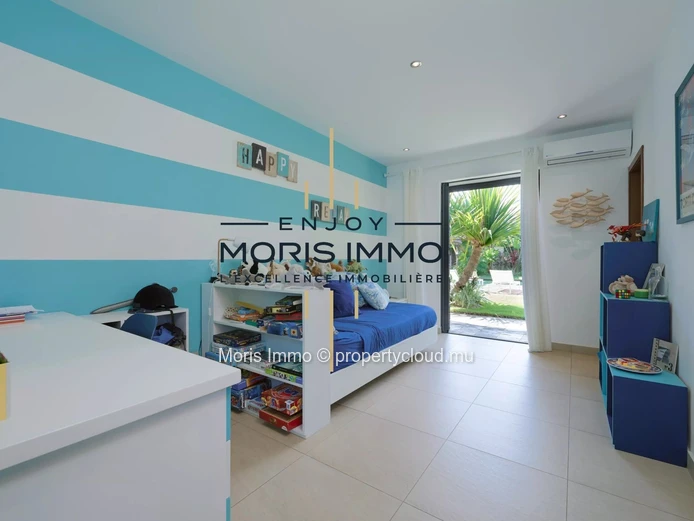 Superbe villa moderne de  4 chambres avec piscine