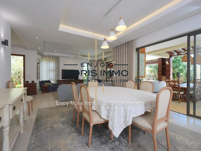 Contemporary Villa 3 Ensuite Bedrooms for Sale – North Mauritius | Private Pool