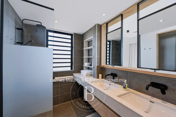 POINTE AUX CANONNIERS - sea view penthouse with 3 bedrooms