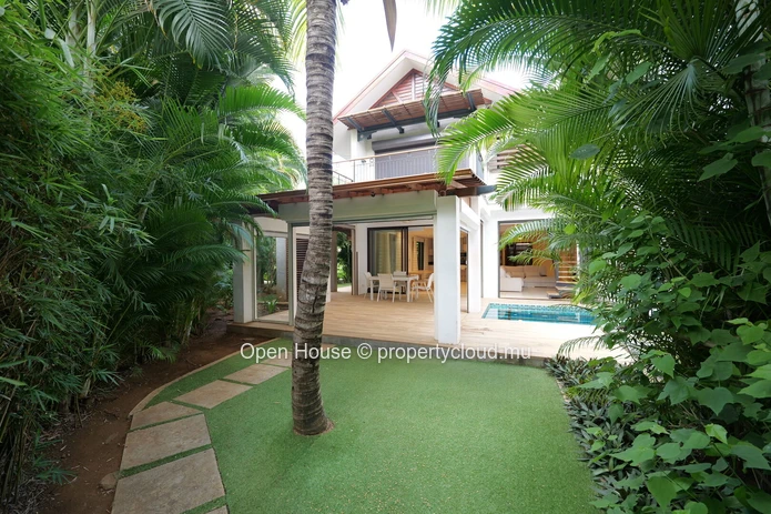 Luxurious Waterfront Villa with Private Pool in Rivière Noire - Black River Area - 237m² living space - Boat Garage -...