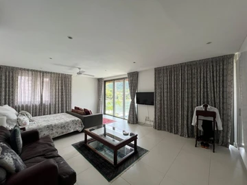 5 Bedroom Villa