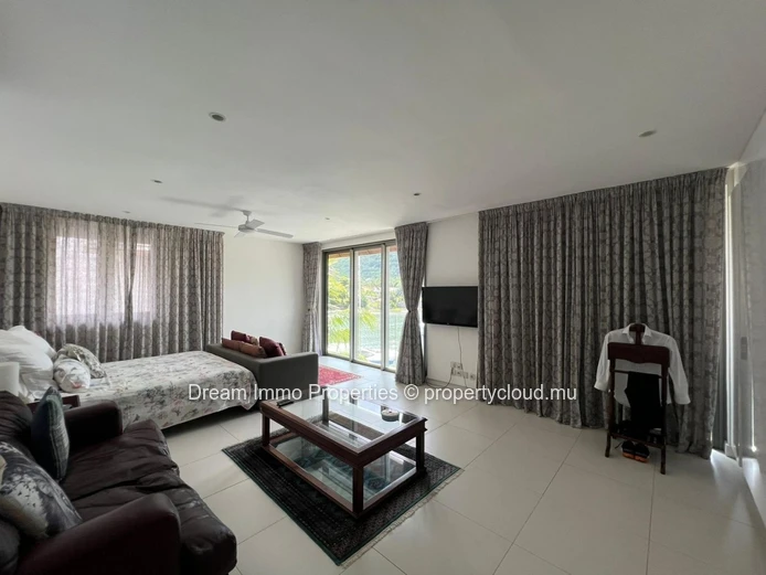 Belle Villa Triplex En Revente A La Balise Marina A Riviere Noire - Ile Maurice